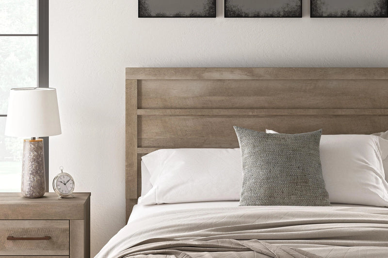 Gachester Panel Bed