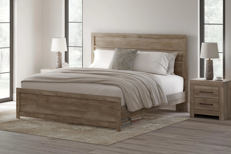 Gachester Panel Bed